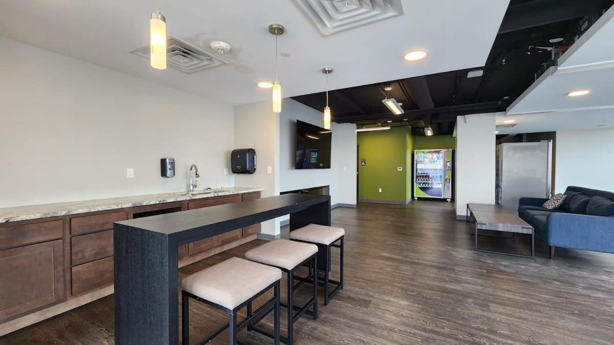 2 Bedroom Brand New Apartment Near Mayo, Park Free 로체스터 외부 사진